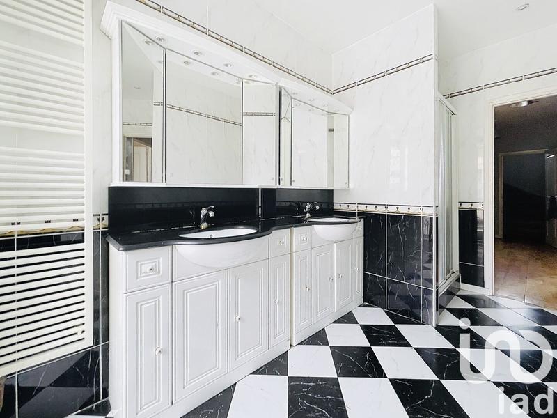 Appartement - 204 m² - 5 pièces