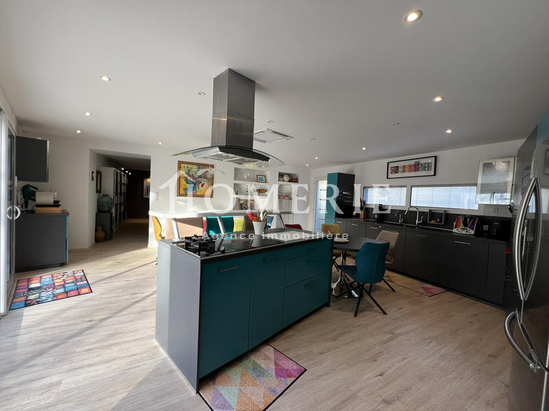 Maison - 232 m² - 7 pièces