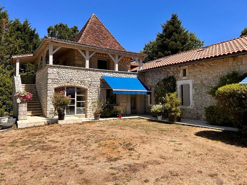 Maison - 270 m² - 8 pièces