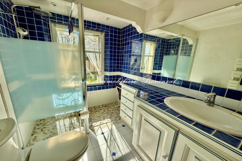 Villa - 213 m² - 6 pièces