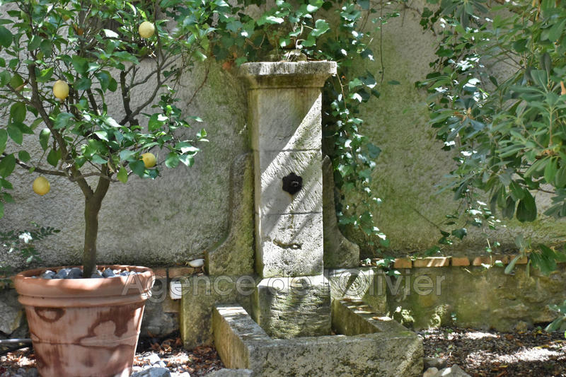 Mas - 300 m² - 10 pièces