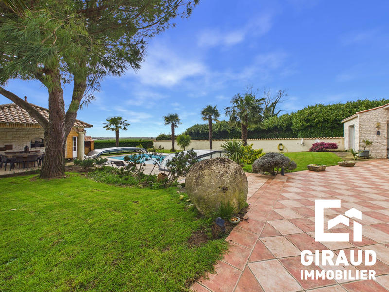 Maison - 162 m² - 8 pièces