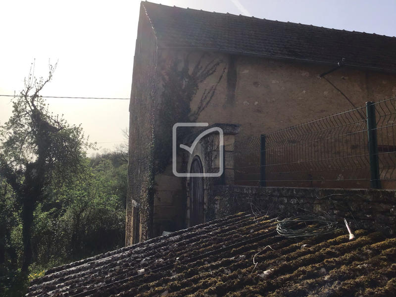 Maison - 1 481 m² - 65 pièces