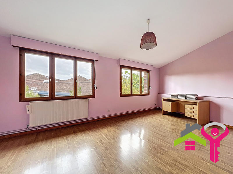 Maison - 180 m² - 6 pièces