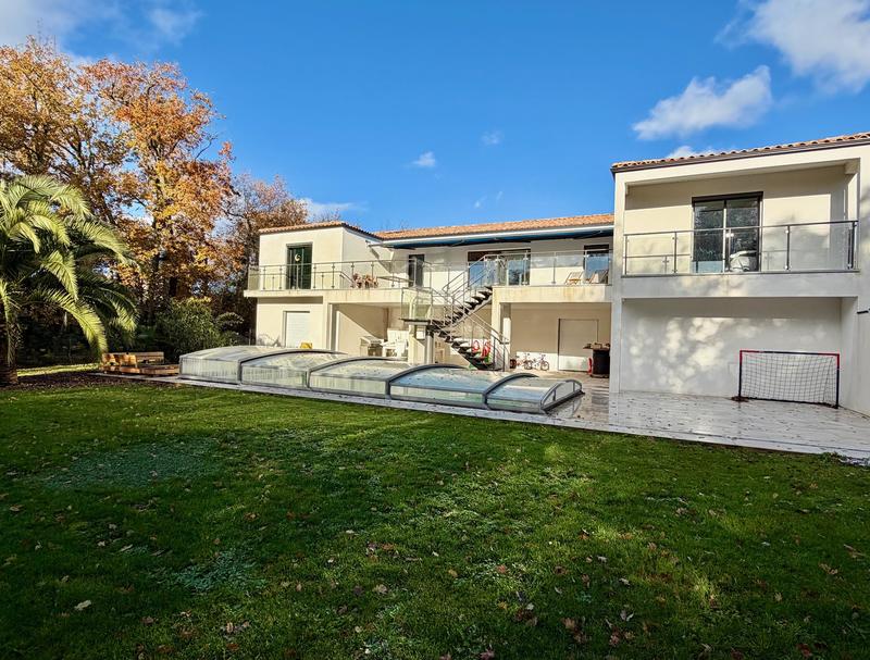 Maison contemporaine - 245 m² - 7 pièces