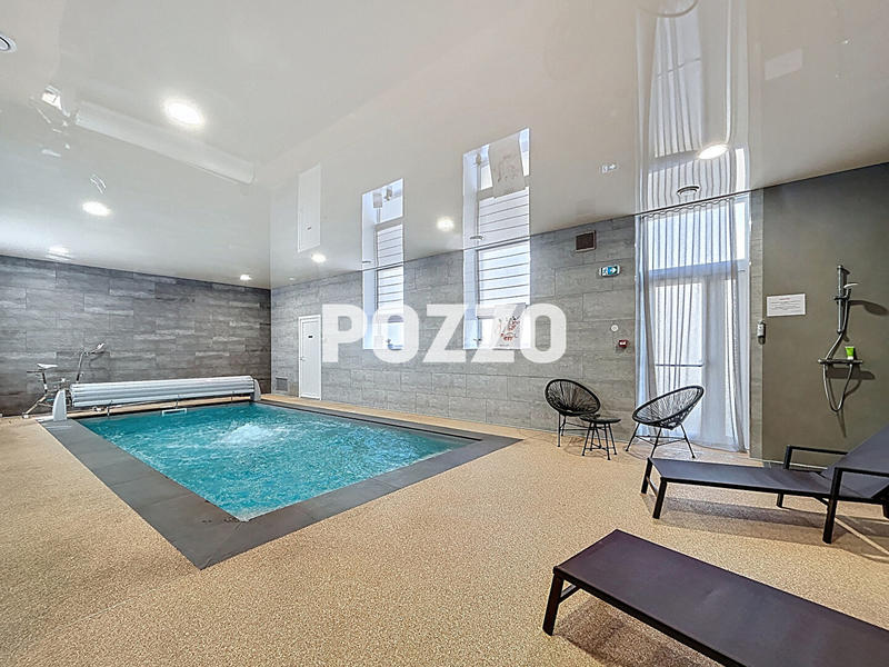 Local commercial - 255 m² - 5 pièces