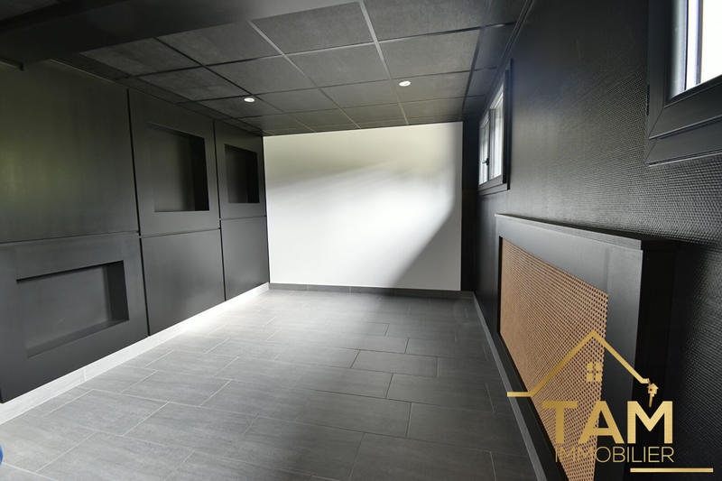 Maison - 228 m² - 8 pièces