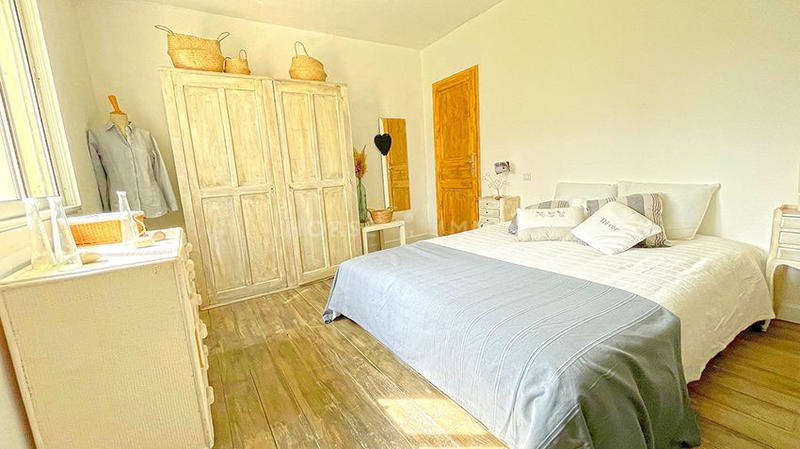 Maison - 260 m² - 11 pièces