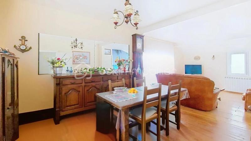 Maison traditionnelle - 90 m² - 5 pièces