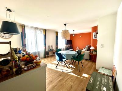 Appartement - 80 m² - 3 pièces