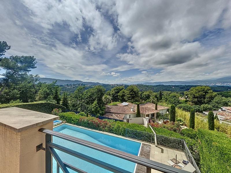 Maison - 270 m² - 6 pièces