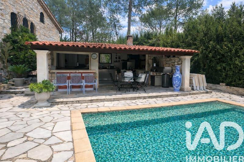 Maison - 236 m² - 6 pièces