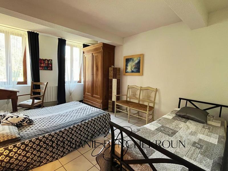 Maison - 180 m² - 5 pièces