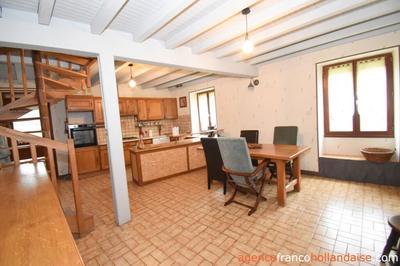 Maison - 117 m² - 9 pièces