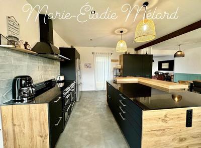 Maison - 250 m² - 10 pièces