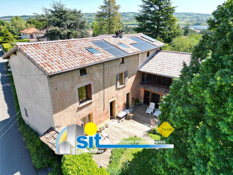 Maison - 230 m² - 8 pièces