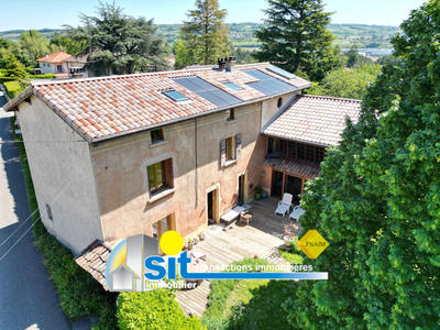 Maison - 230 m² - 8 pièces