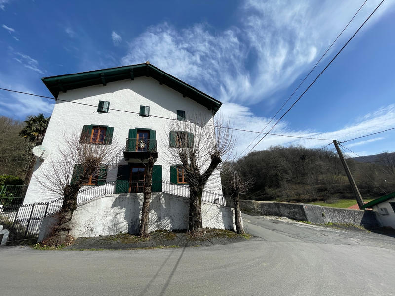 Maison - 185 m² - 8 pièces