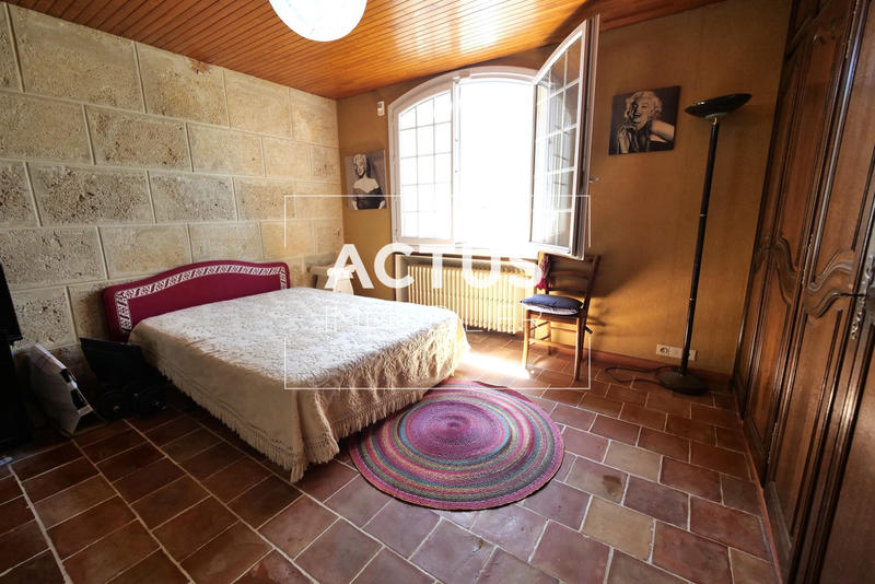 Maison - 237 m² - 8 pièces