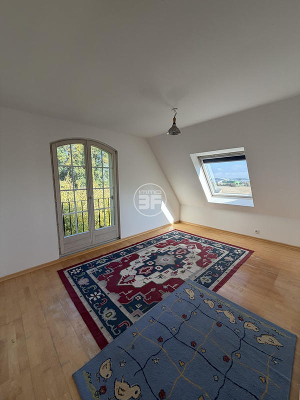 Maison - 211 m² - 8 pièces