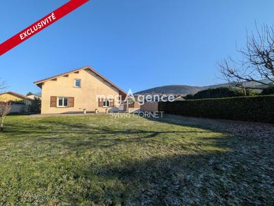 Maison traditionnelle - 190 m² - 4 pièces