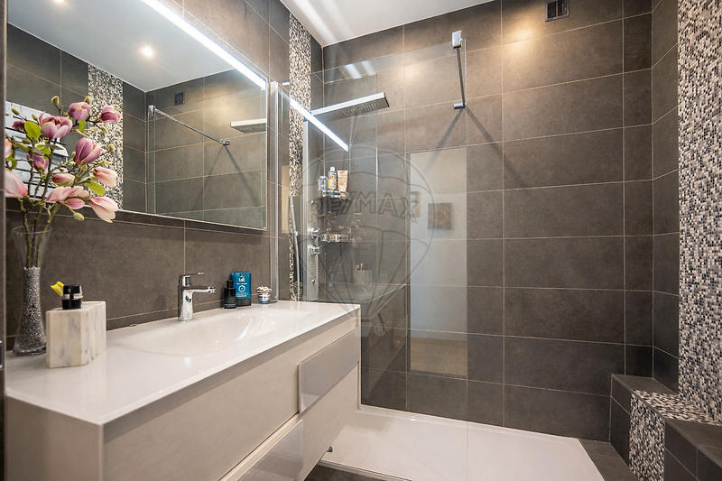 Appartement - 140 m² - 5 pièces