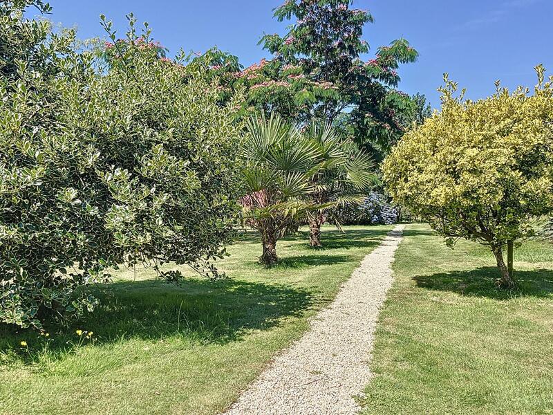 Maison - 404 m² - 13 pièces