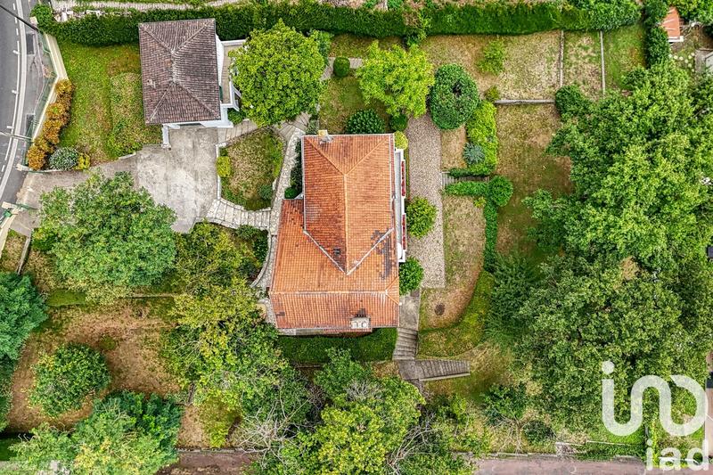 Maison - 223 m² - 8 pièces