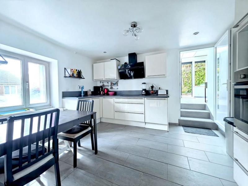 Maison - 93 m² - 4 pièces