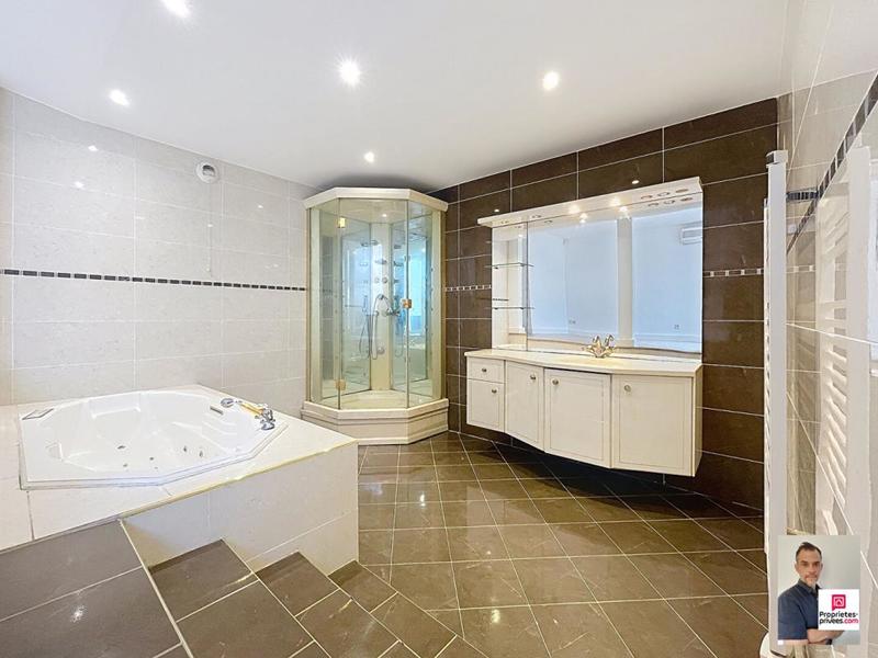 Appartement - 137 m² - 3 pièces