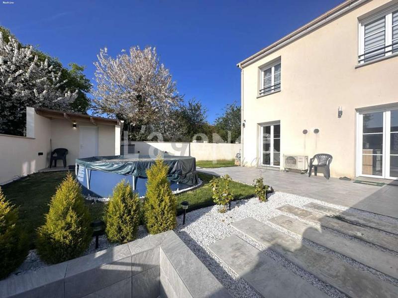 Maison - 90 m² - 5 pièces