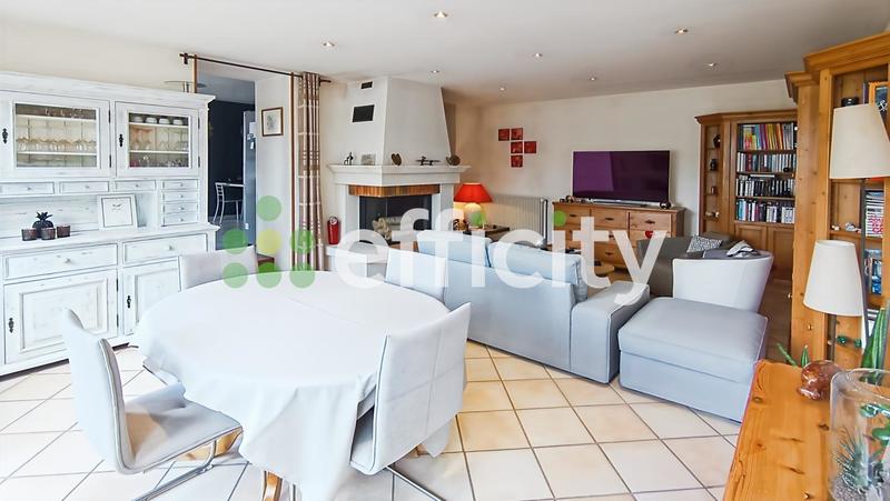 Maison - 176 m² - 9 pièces