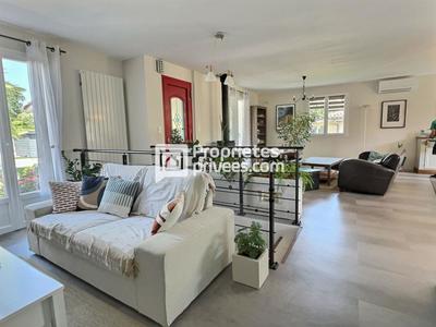 Maison - 186 m² - 9 pièces