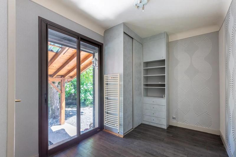 Maison - 215 m² - 9 pièces