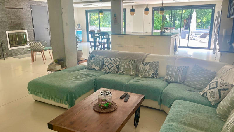 Maison - 219 m² - 7 pièces