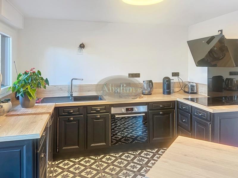 Maison - 141 m² - 8 pièces