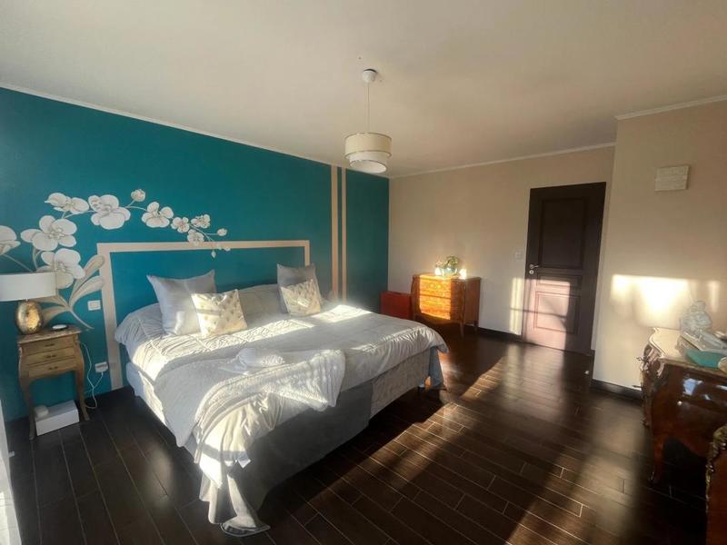 Maison - 230 m² - 10 pièces