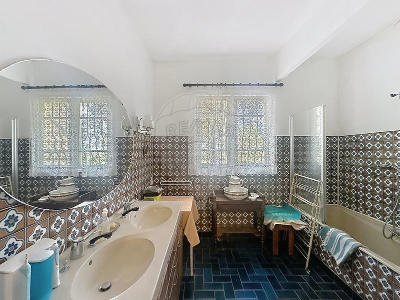 Maison - 243 m² - 9 pièces