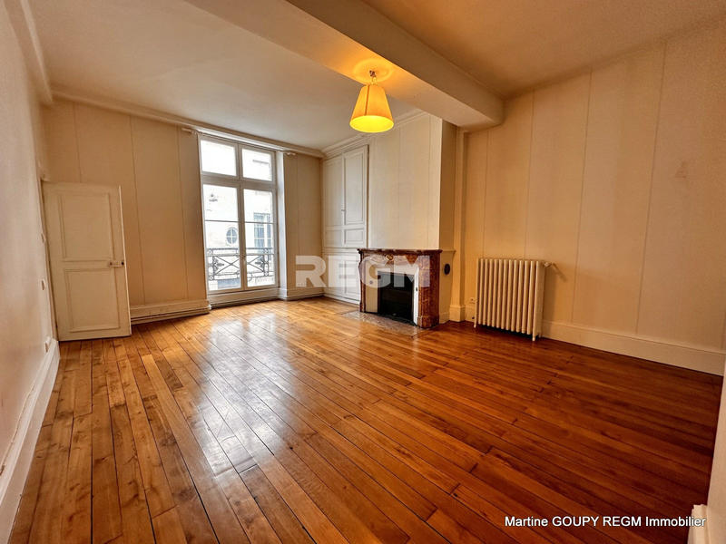 Maison - 341 m² - 9 pièces