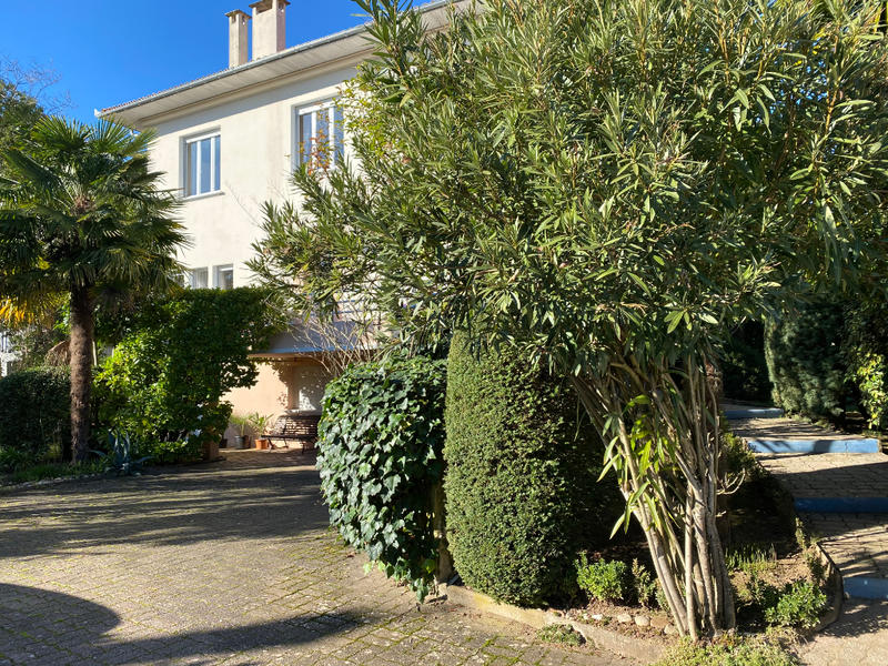 Maison - 210 m² - 7 pièces