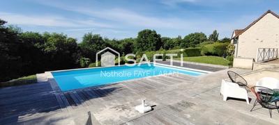 Maison - 250 m² - 8 pièces