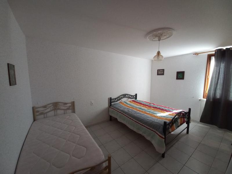 Propriété - 2 300 m² - 67 pièces