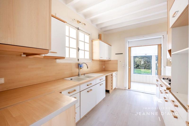 Propriété - 260 m² - 10 pièces