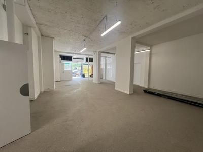 Magasins - 145 m²