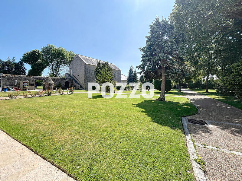 Maison - 480 m² - 17 pièces