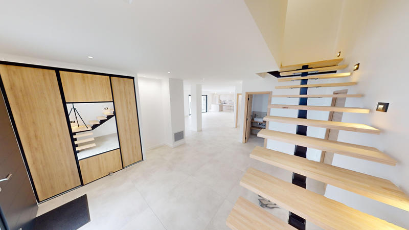 Maison - 201 m² - 5 pièces