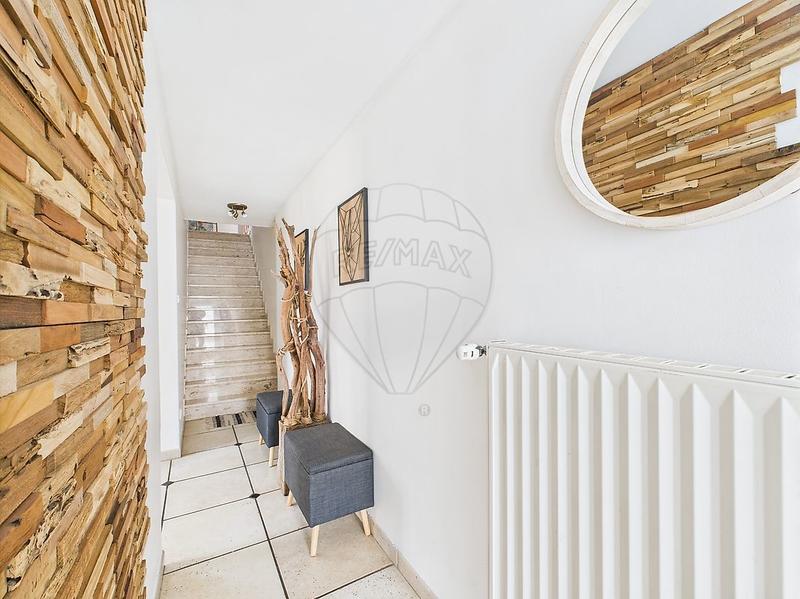 Maison - 233 m² - 8 pièces