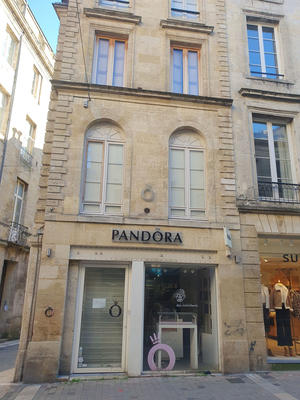 Local commercial - 124 m² - 4 pièces