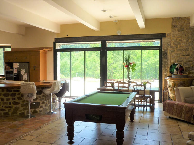 Propriété - 700 m² - 16 pièces