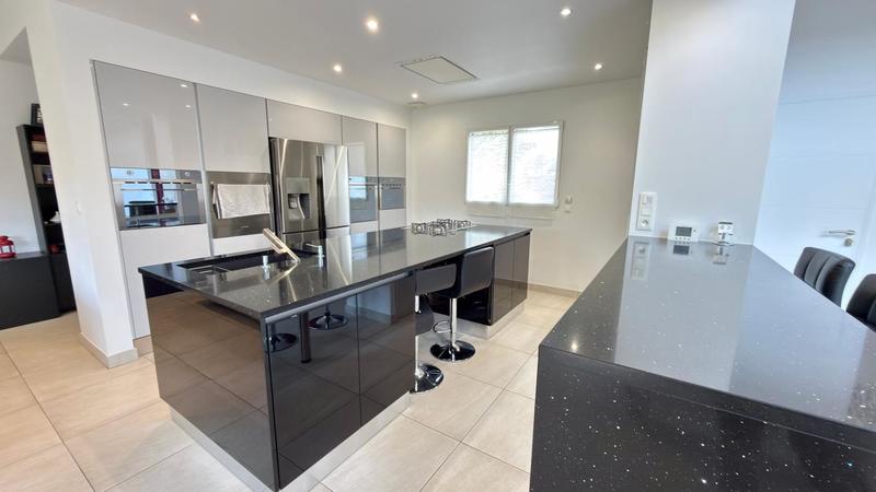 Maison - 261 m² - 6 pièces